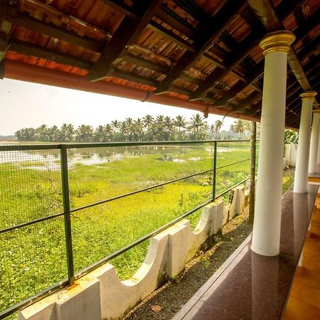 Palmy Lake Resort Alappuzha Extérieur photo