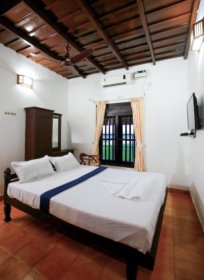 Palmy Lake Resort Alappuzha Extérieur photo