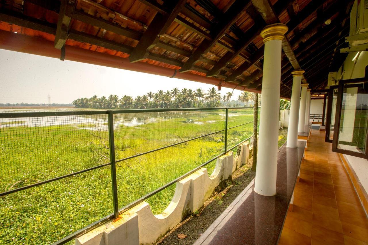 Palmy Lake Resort Alappuzha Extérieur photo