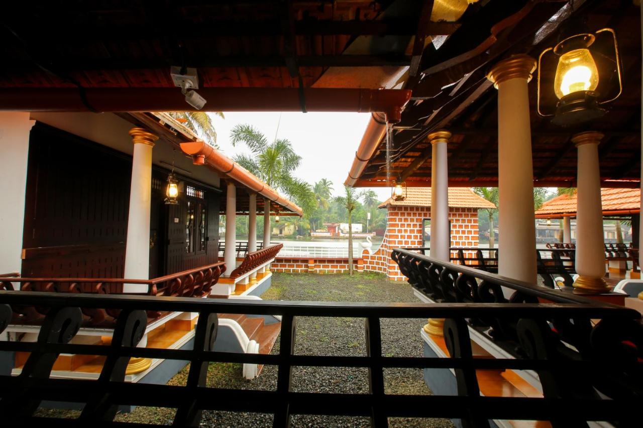 Palmy Lake Resort Alappuzha Extérieur photo