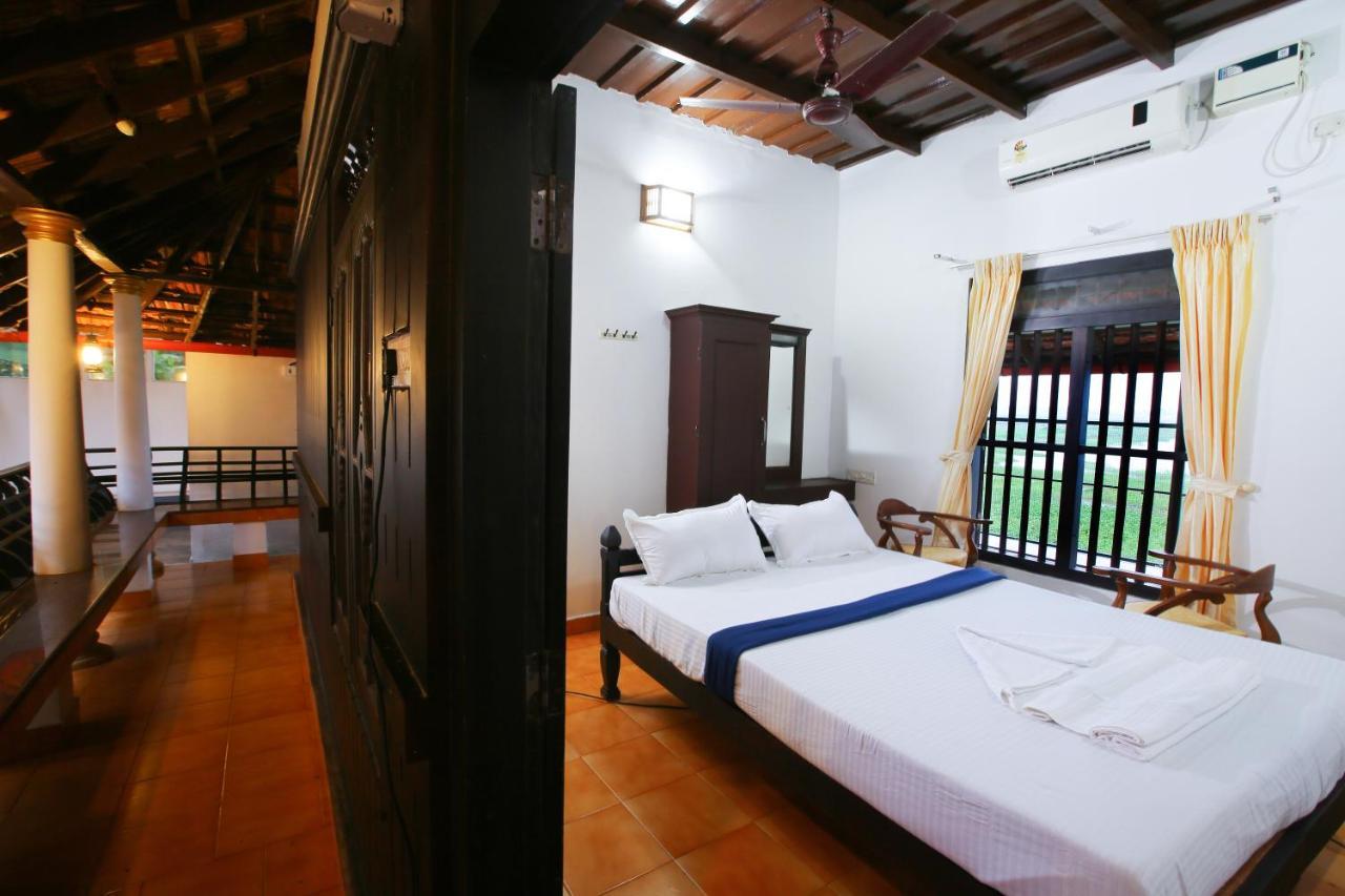 Palmy Lake Resort Alappuzha Extérieur photo