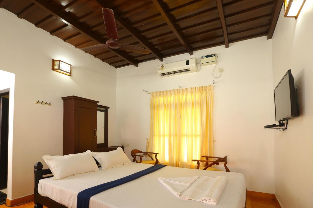 Palmy Lake Resort Alappuzha Extérieur photo